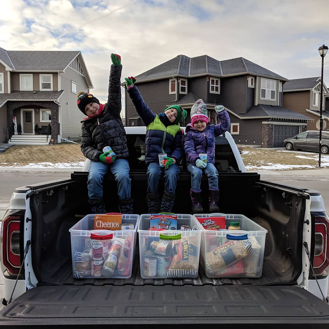 81mkd's tweet photo. We delivered the kid's Reverse Advent Calendars to the food bank this morning! Love this tradition!!
#ReverseAdventCalendar #foodbankchallenge #ChristmasTradition #helperelves #dogood #bethegood #MerryChristmas @airdriefoodbank @GlobalCalgary https://t.co/92QqYDGYwV