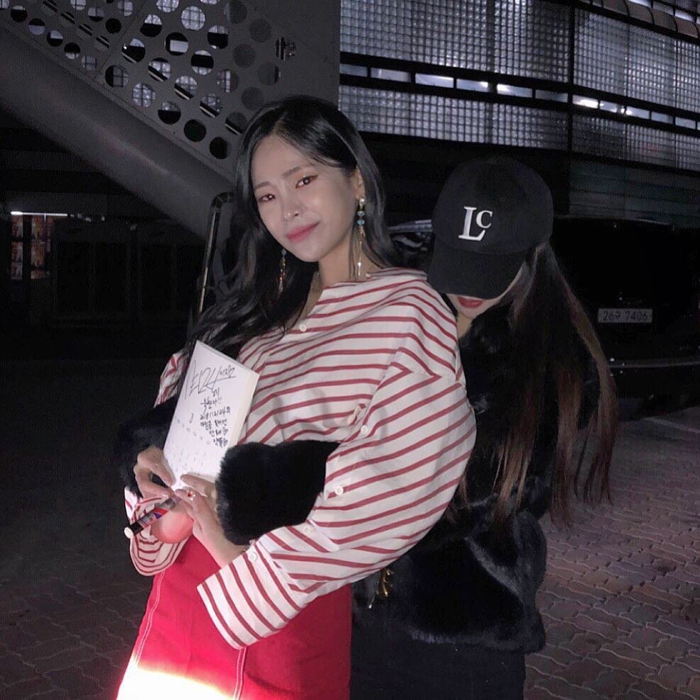 heizebrasil's tweet photo. 23.12.18 - Heize + Hedduck 🎁

#PSY #AllNightStand
#헤이즈 #Heize #Hedduck
© s00khyun; yeon_dduck; ssu_bb https://t.co/Y6uY62j05X