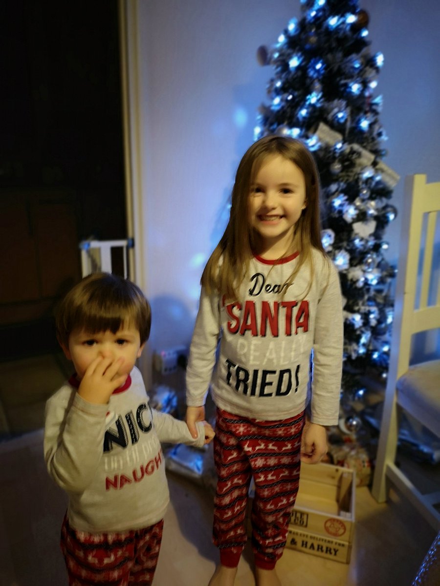 Merry Christmas everyone. Excuse Harry he decided it was a good time to pick his nose 🤣