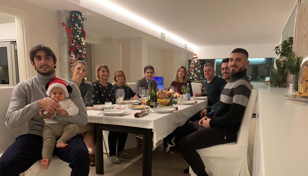 #BuonNatale a tutti 🎅🤶🎄🎁