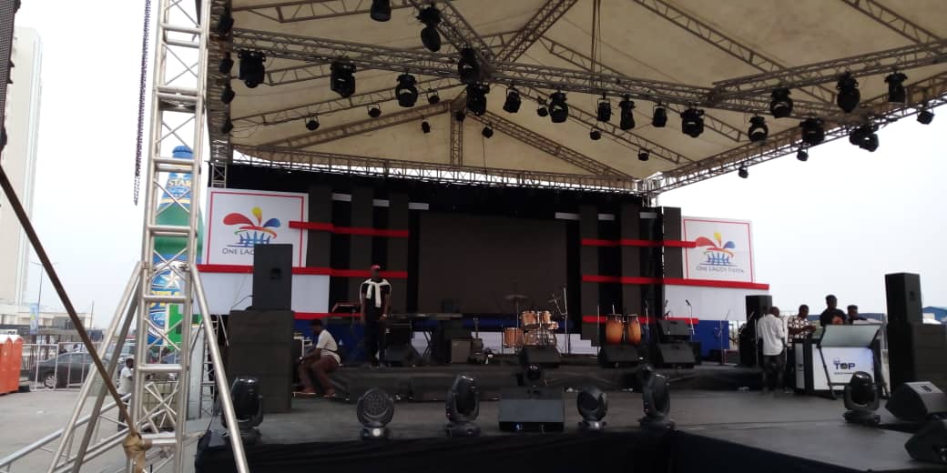stagemakerznet's tweet photo. On the march again #OneLagosFiesta #OneLagosFiesta2018 Eko Atlantic. You know our signature set design when you see one. https://t.co/f9HiLRMWjT