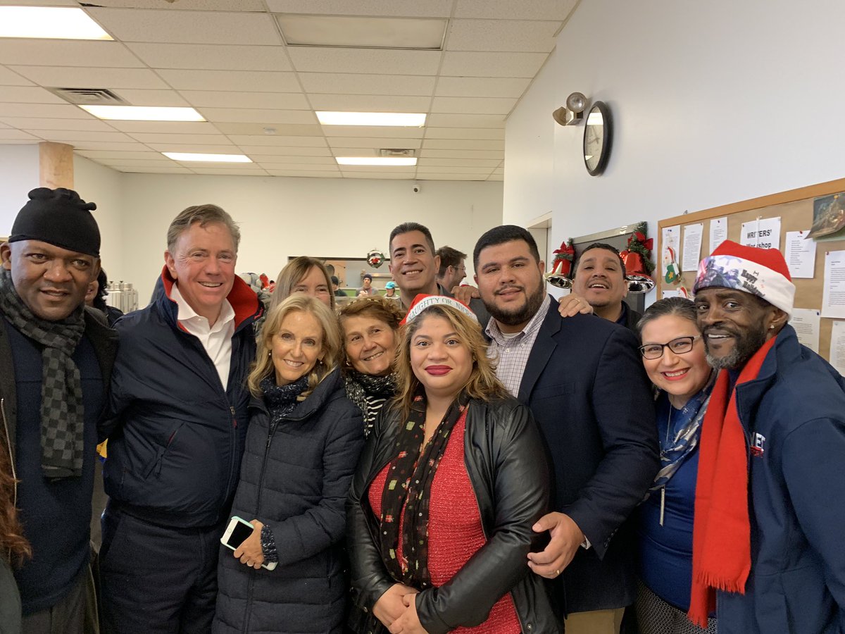 reprosario128's tweet photo. I want to thank Mayor @joeganim , Gov-Elect @NedLamont for spending the day before Christmas in the (#CT128) Hollow with his family at the The Thomas Merton Center. Let’s think about those who are less fortunate during the Holidays. #BridgeportCT #TheHollow https://t.co/jmgyNlEtIo
