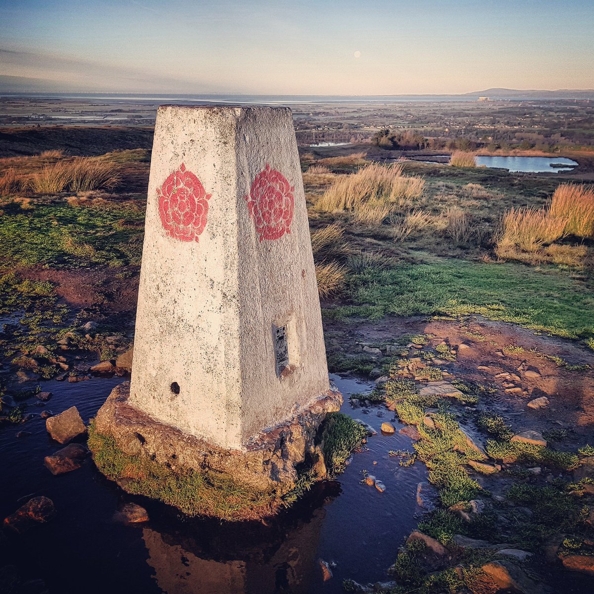 Nicky Nook early today. Visibility was fantastic with Isle of Man on display.
#nickynook #forestofbowland #explorebowland