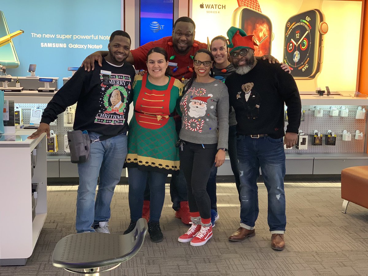 Wishing everyone a Happy Holiday from Team WhiTEOaK #MidAtanticTAKEOVER <a href="/DaleB1/">Dale S. Brown</a> <a href="/404girl/">Betsy Francis</a> @VinceLeaks @category6