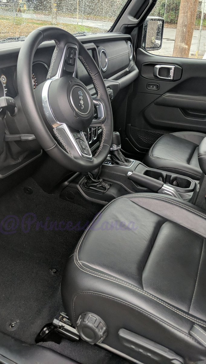 PrincessLanea's tweet photo. My beautiful Jeep was just detailed.

 Send $125 https://t.co/pLPO0lpepg