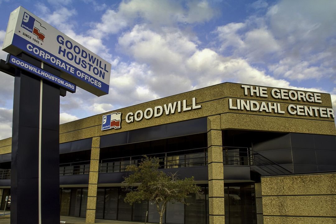 Goodwill Houston on Twitter "SPECIAL HOLIDAY HOURS Stores will close