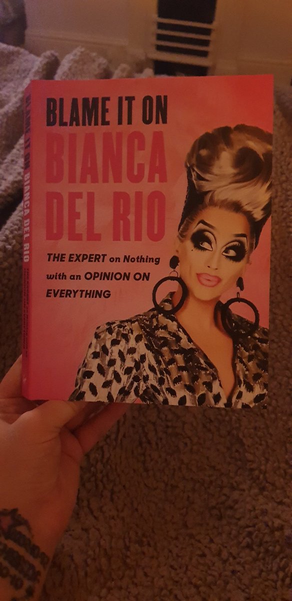 Jessicann0610's tweet photo. Best christmas eve gift @TheBiancaDelRio .... @GiaGunn maybe have a read  (might get some real tips rather than attempting to be like Bianaca)  😂🤣😂 https://t.co/vUPxvmYW8B