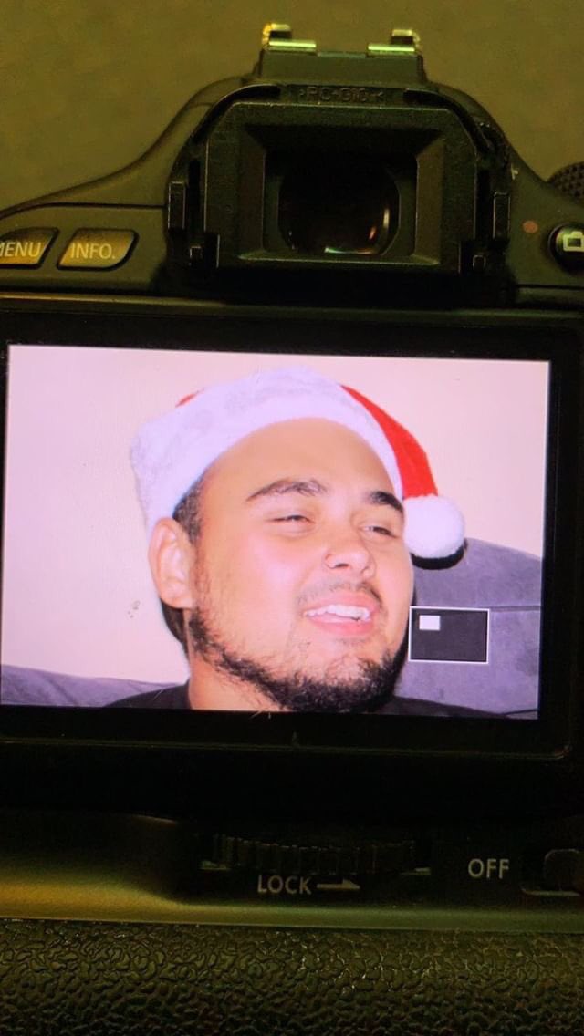 redlightmotel's tweet photo. MERRY CHRISTMAS! FELIZ NATAL! FELIZ NAVIDAD! 🎄 https://t.co/6sadSh8tCD