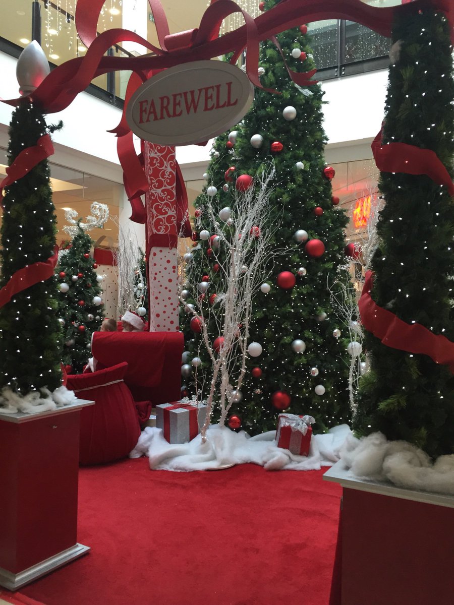 KzShorty8787's tweet photo. @kingswaymall #KingswayMall Santa + pretty decorations https://t.co/CeXx8S8Wcn