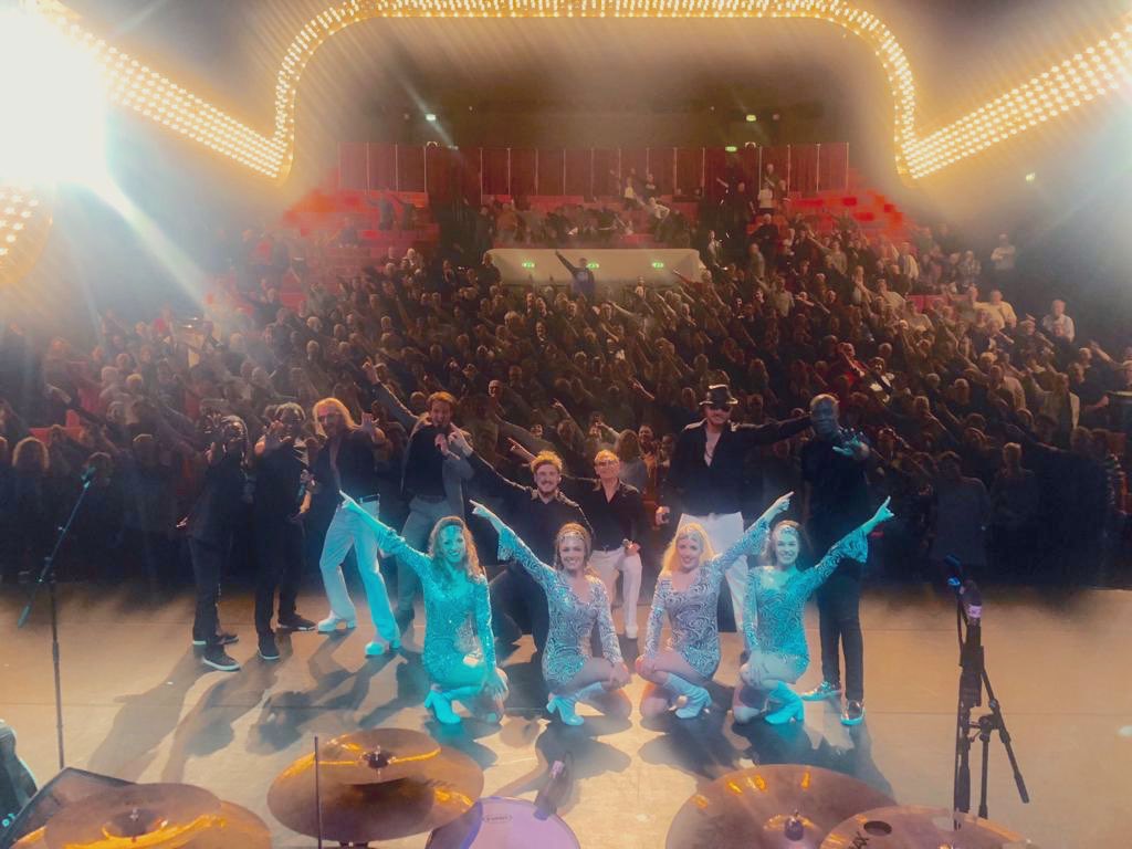 We did it! 108 <a href="/YouWinAgainShow/">You Win Again Show</a> in 2018. Thanks <a href="/LuxorTheater/">Luxor Theater</a> Rotterdam for a brilliant night to end our tour. Merry Christmas 🎄 #Beegees #actorslife #tourlife