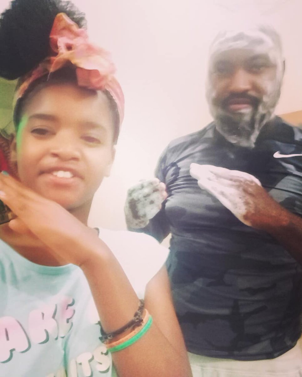 MogulJuice's tweet photo. Earlier on as she helped was her daddy's head &amp; Beard!! I promise, the pics were her idea. Showing me off really!! #FatherFirst  #myAngel #OddCouple #MomentsThatMatterTheMost #12yrsAFather #FathernDaughter #BeardGang #BeardedFather #ChristmasEve https://t.co/s8M6oyZF82