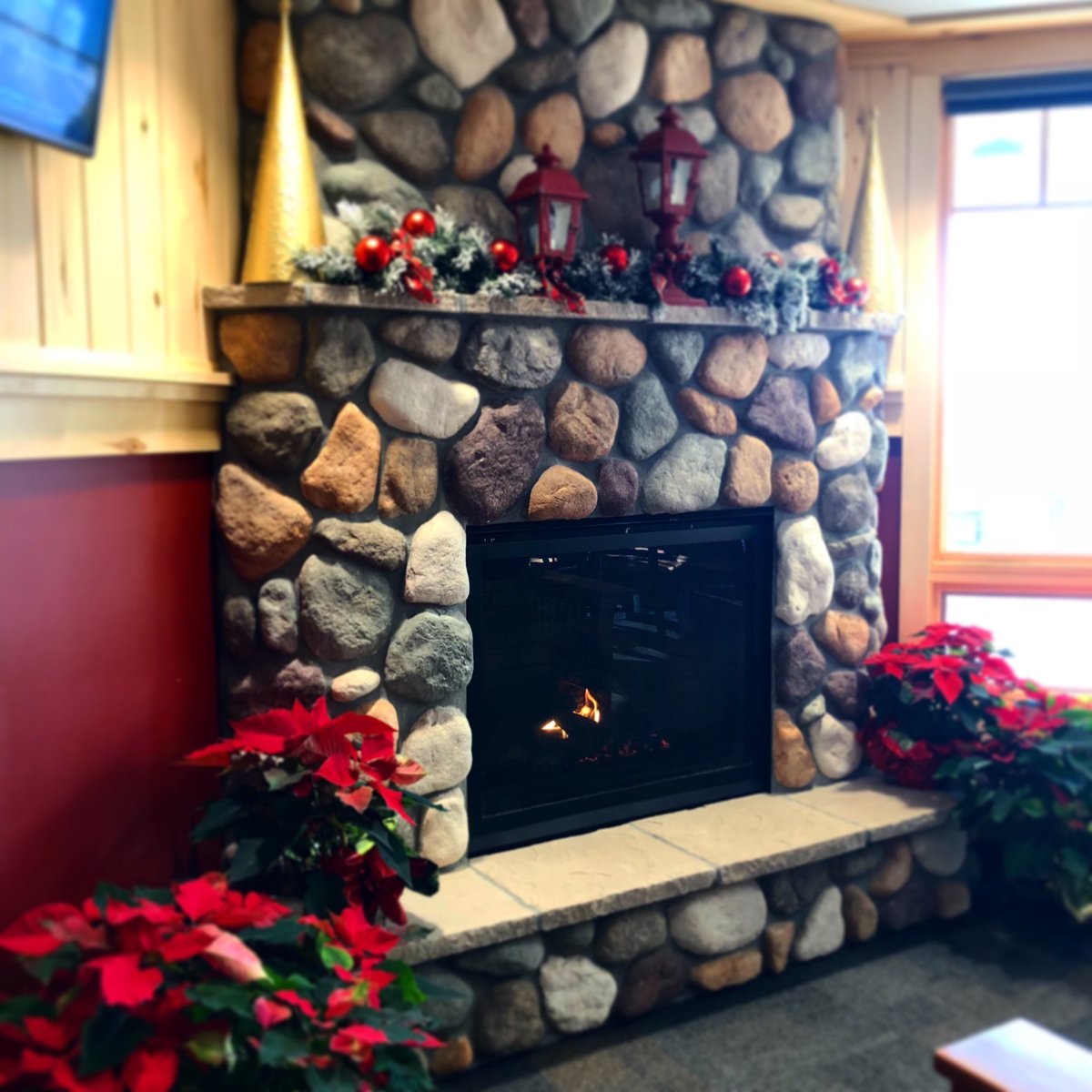 ParkPointMarina's tweet photo. We’re waiting for #Santa to come down our fireplace! Don’t forget to use the #NORAD Santa Tracker! 
https://t.co/UJWJp7ABbv https://t.co/gAWjG0w864