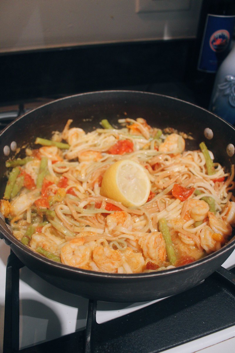 fifthand56th's tweet photo. Nothing beats 🍤 and fresh linguine. 🍝 Buona festa dei Sette Pesci! #SicilianProblems https://t.co/tiFRqEh5xT