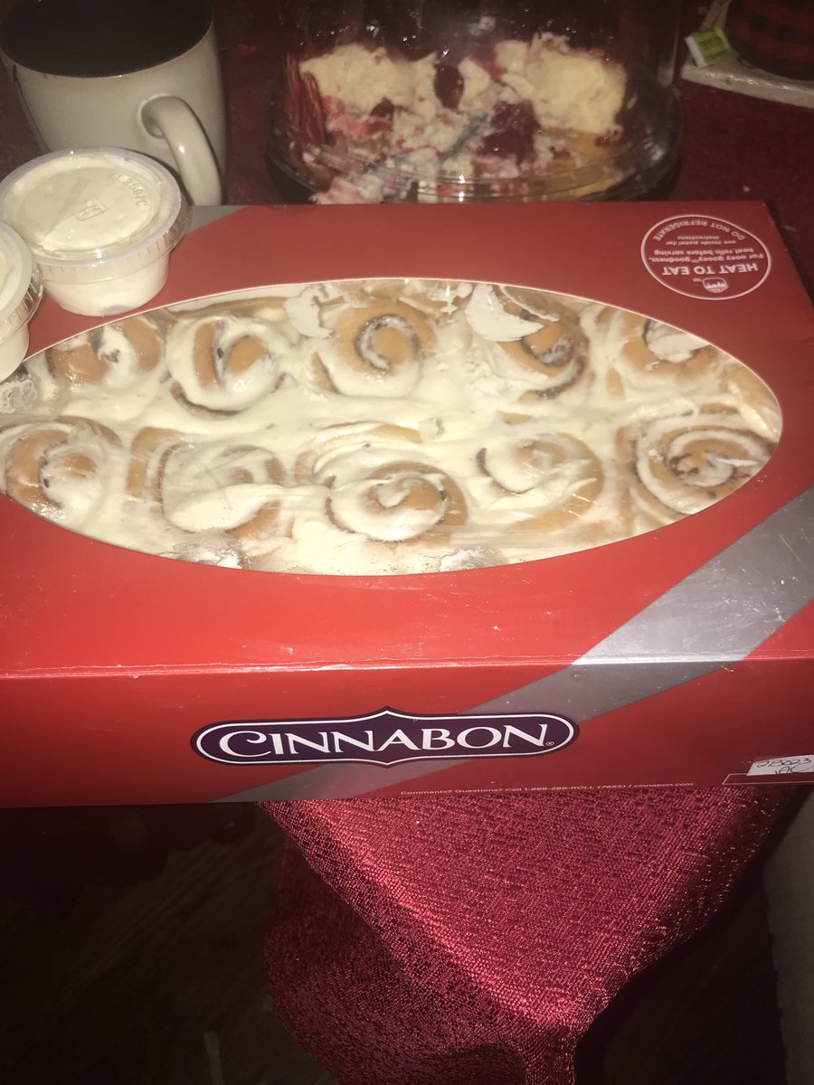 alliregan's tweet photo. Summer sent me a snap from the mall yesterday of her Cinnabon and I said pls bring me one it can be my present and she didn’t bring me one. But today I got this as a gift 😍♥️ #ExtraIcing https://t.co/rXe8pMvC9J