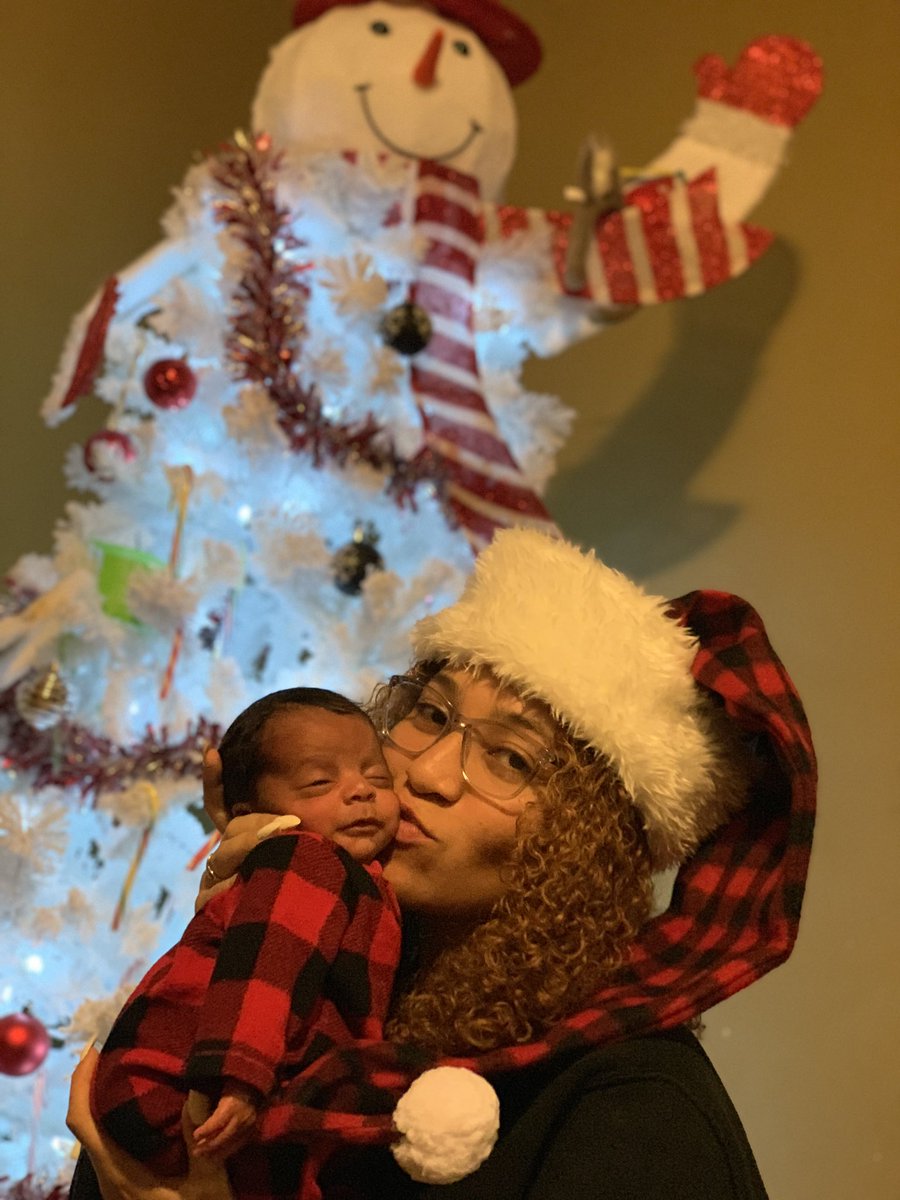 lalareneex's tweet photo. Christmas is extra special this year because i have you ♥️ https://t.co/XtmzABEB6M