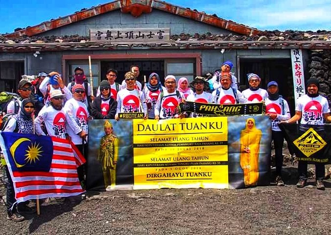 NazreeSahbudin's tweet photo. Mt. Tahan @pahang - Mt. Fuji @japan - Mt. Bromo @Indonesia Syukur Bagi Tahun 2018. WC 2019. https://t.co/RCNvb6KUzd