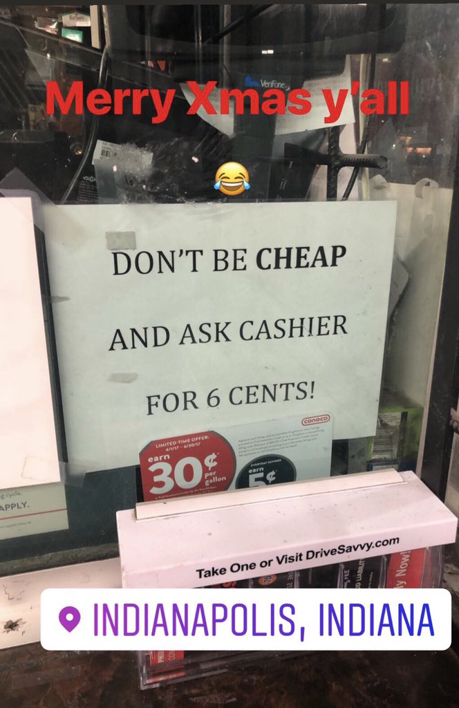 BrittanyMurata's tweet image. First time I’d ever seen this at a gas station, dead af! #dontbecheap #carrychange 🎅🏻😂🏦