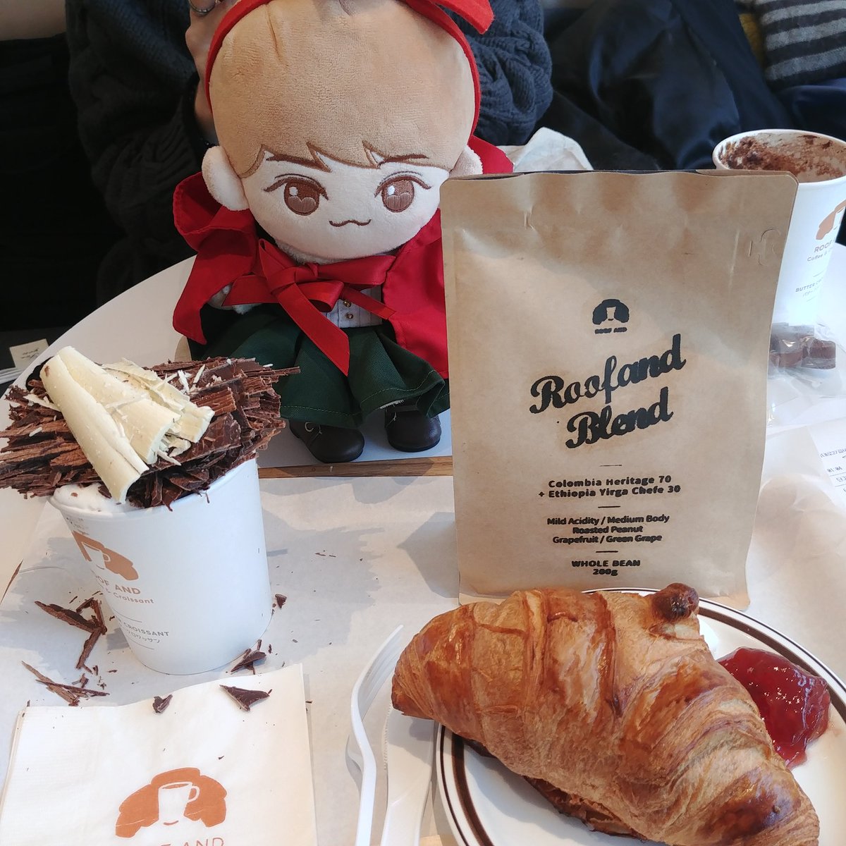 wioun_lap's tweet photo. 메리엠스 뽑기로 커피를 선물 받았습니다
오늘도 또 많이 안뜨거워서 초코가 함몰되지않아...😢밍밍한초코 엉엉 뜨겁게줘도 사진찍고먹느라 식어요오
루프앤드 블랜디드 콜롬비아+에디오피아였다 내가 좋아하는 커피들이다ㅠ짱좋 #메리엠 #루프앤드한남 #thanksM https://t.co/TX3AE946Qv