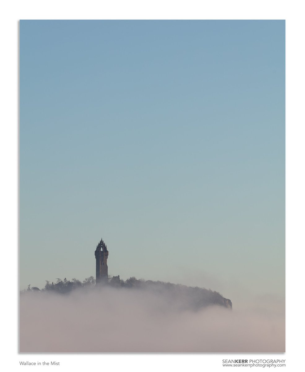 Earlier today in #Stirling.  Merry Christmas folks! #wallacemonument #mist #foggy #bluesky @ZEISSLenses @FormattHitech @StirObserver @welovehistory @VisitScotland