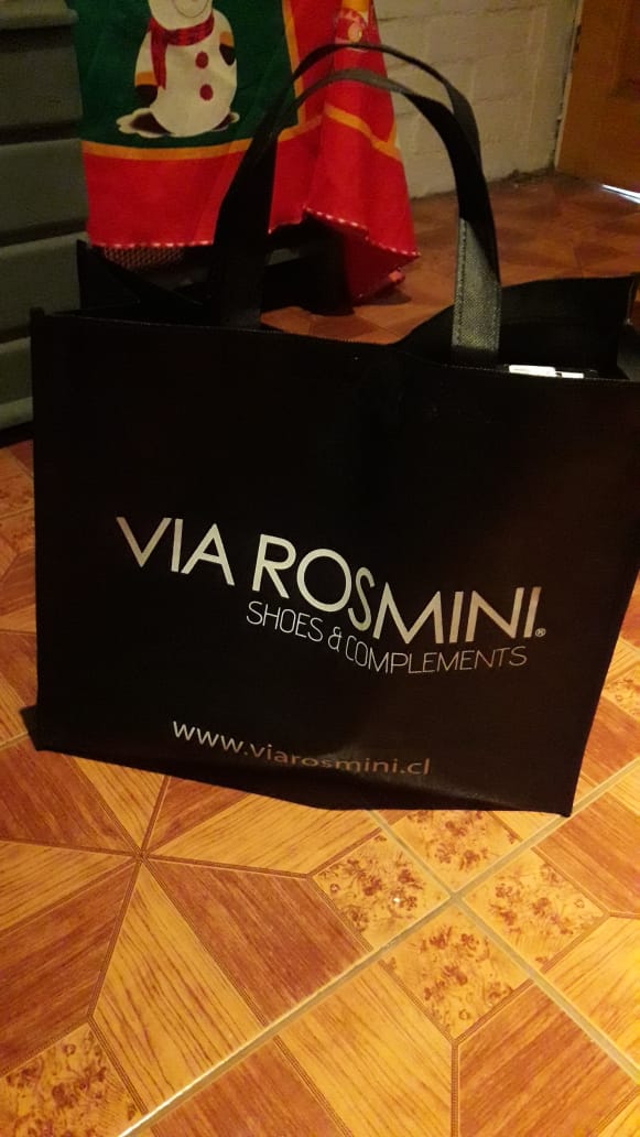 seluarv's tweet photo. Si se subiste en la D12 en Bilbao o por el sector y te quedó una bolsa con regalos, te los estoy guardando, porfavor RT https://t.co/18EuVcvPYd