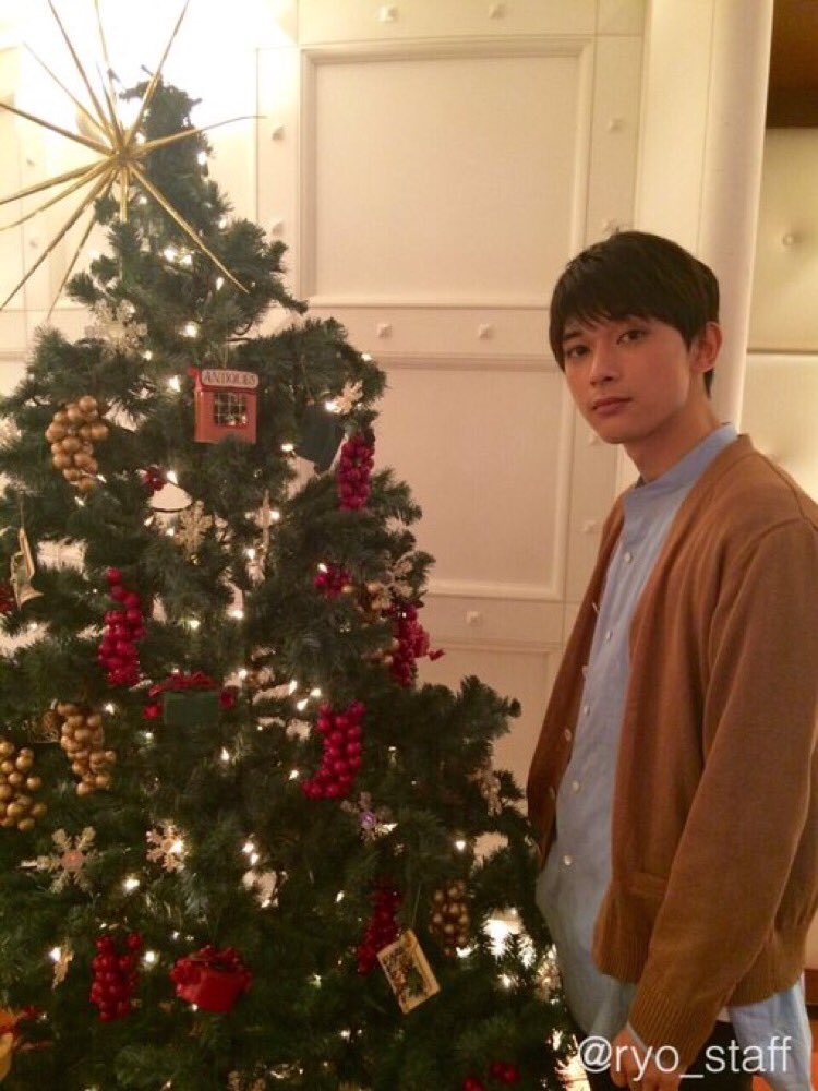 _rswamp's tweet photo. サンタさんは枕元に吉沢亮をプレゼントしてくれていませんでした……🎁 https://t.co/TImBtiNvyW