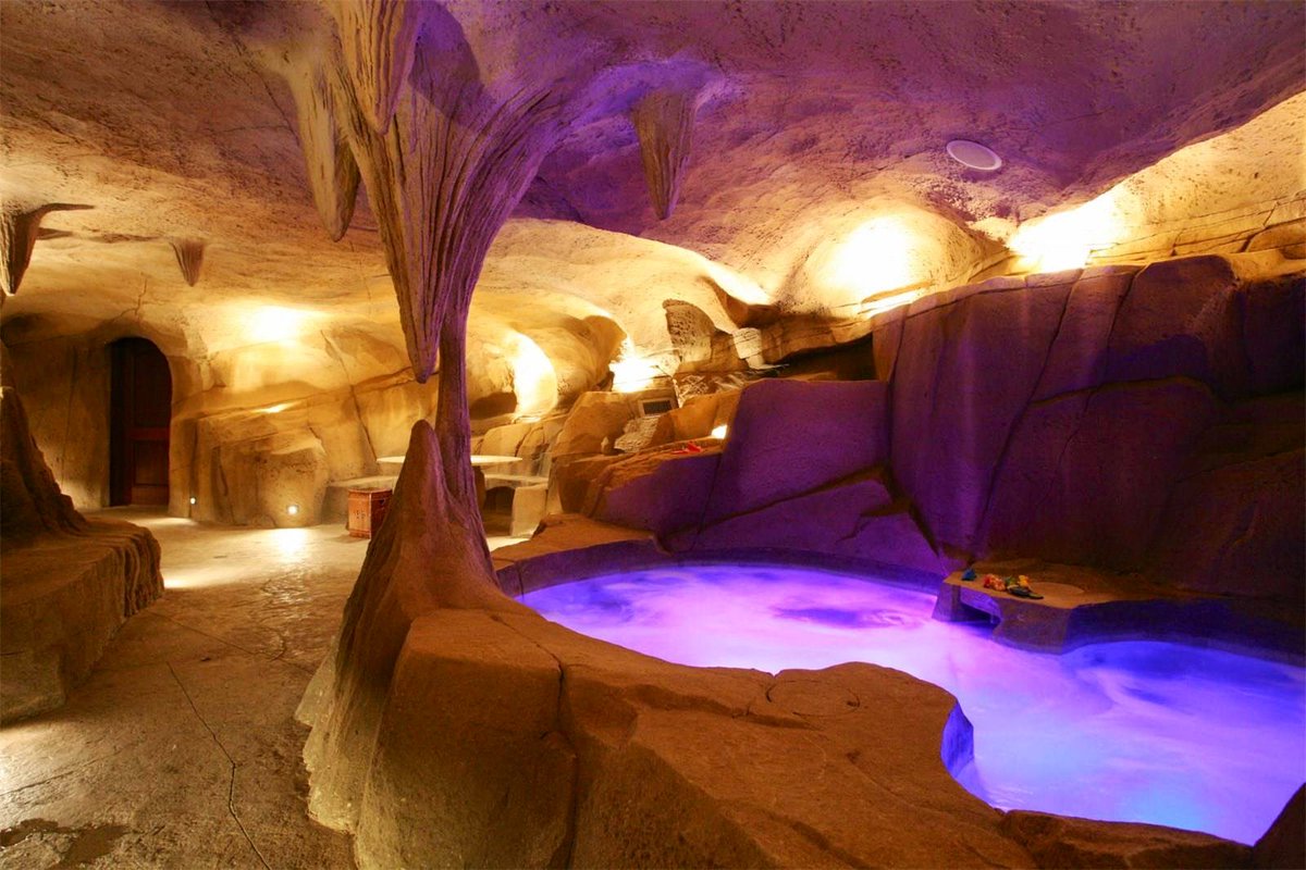 Grand Cayman, Cayman Islands - $39.95M 🐳