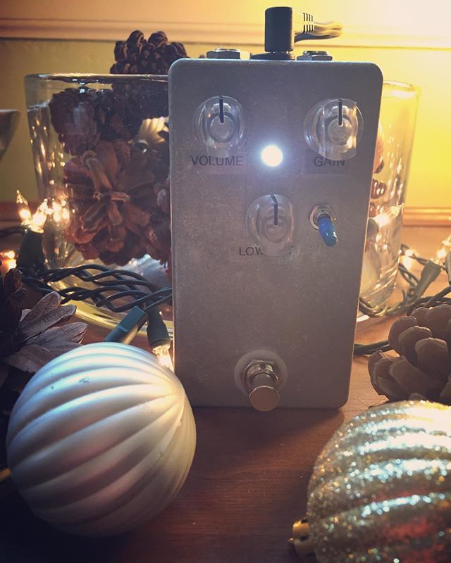 pedaldude's tweet photo. T’was the night before Christmas... @alchemyaudio @fortknoxstudios #alchemyaudio #fx #fxpedal #fxpedals #guitar #guitarplayer #guitarist #guitarfx #guitareffect #guitareffects #guitarpedal #guitarpedals #effectpedal #effectpedals #effectspedal #effectspe… https://t.co/Z1gHPoyafU https://t.co/9aW5j5gJlB