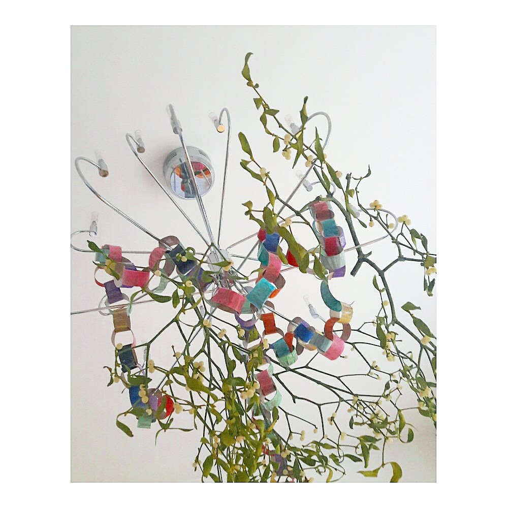 M i s t l e t o e chandelier

#seasonsgreetings #florals #inspiredbypetals #chandelier #merrychristmas #styling #storytelling #garland  #craftsposure #moodforfloral #postastoryclub  #plantsmakemehappy #acolourstory #inspiredbynature  #botanicaldaydreams  #handsandhustle #seasonal