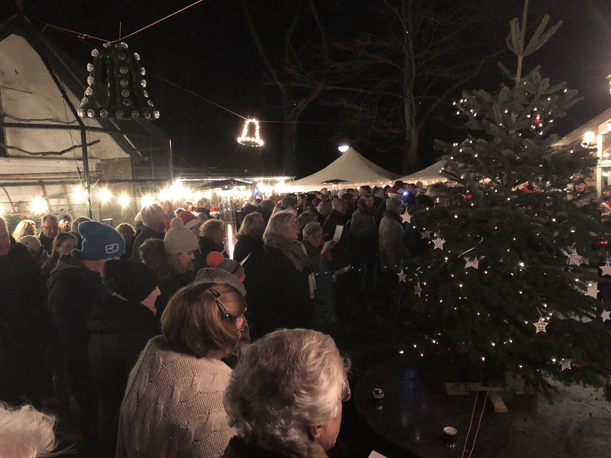 Een mooie samenzang #Heemstede. Fijne feestdagen! 🎄
