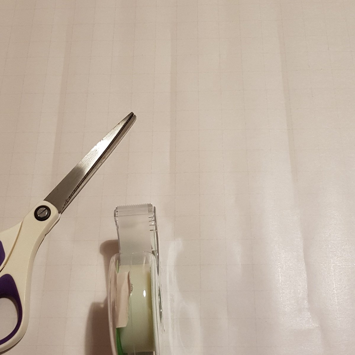 Rob_Glover's tweet photo. Whichever bloke invented these squares on wrapping paper for 2018, should get a flipping medal. https://t.co/vrPldc6P9I