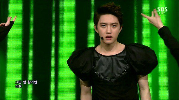 Twitter 上的𝐰𝐞𝐢𝐫𝐝𝐨𝐰𝐥 𓅓："remember that time in Wolf Era when D.O was  dressed like some goth princess #EXO #DoKyungsoo #DO #Kpop #kpopmemes #KPOP  #Memes #Wolf #O12 https://t.co/9gONtVMbqe" / Twitter