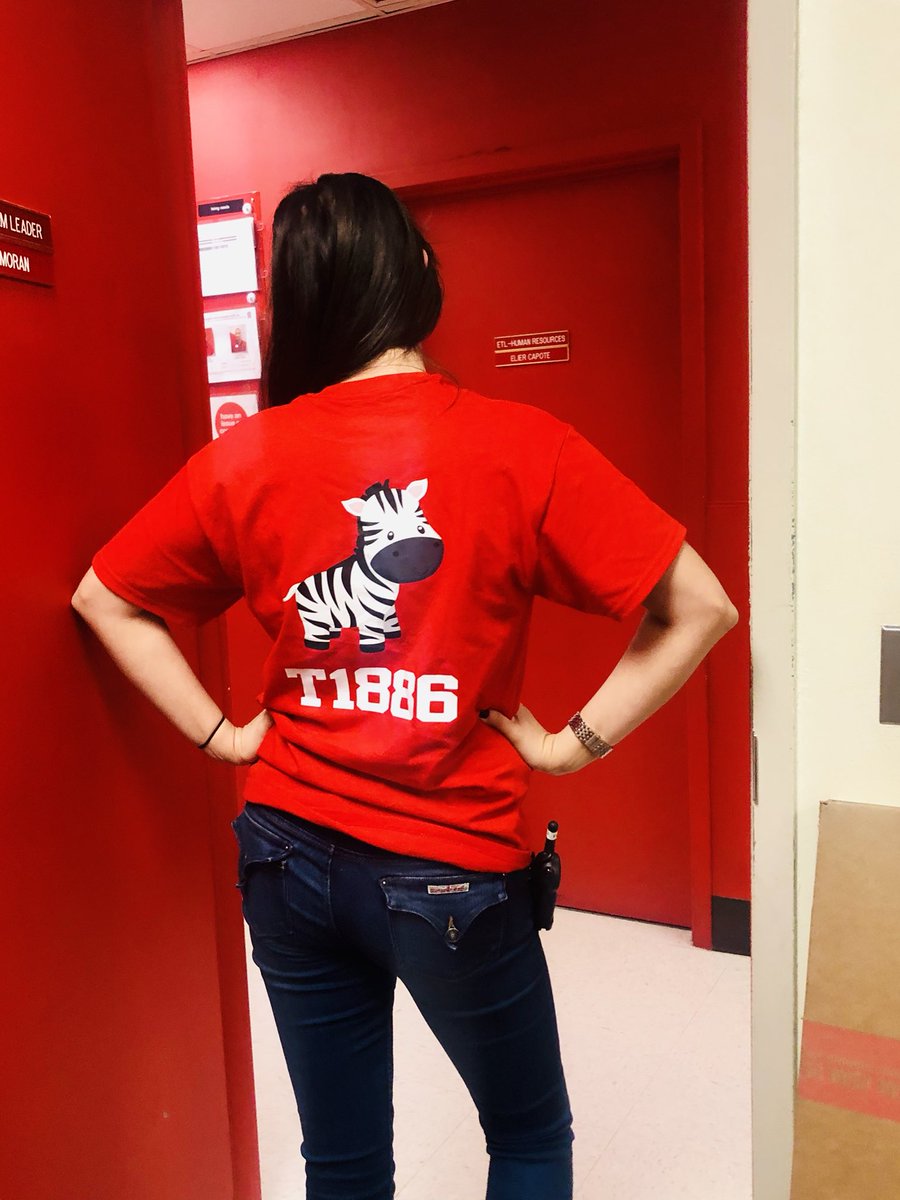 HRJESSICA4TGT's tweet photo. Best xmas ... Chanukah... present ever from my leads! 😂 🎯 #FlexibleFulfillmentLeader @Target @carolvcamacho @davemoran0 @Christina_Cham @bdiron21 https://t.co/e51ynPvmHA