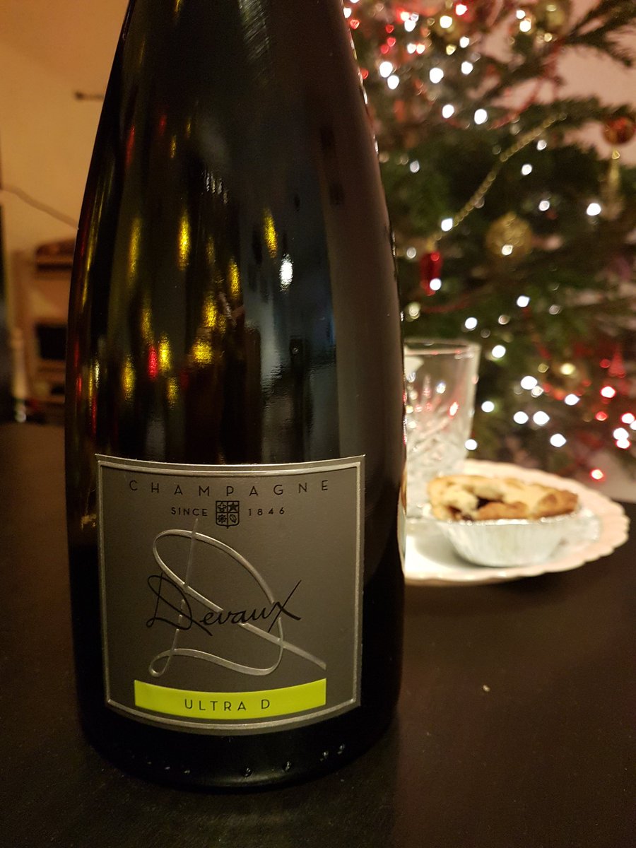 ladis_basta's tweet photo. #Santa finished his pie & whisky. Time to chill #Champagne . This year's presents opening choice - #UltraD #Christmas @ChampagneDevaux @liberty_wines https://t.co/w6Rv8H1H0K https://t.co/mNAZ4joo9Y