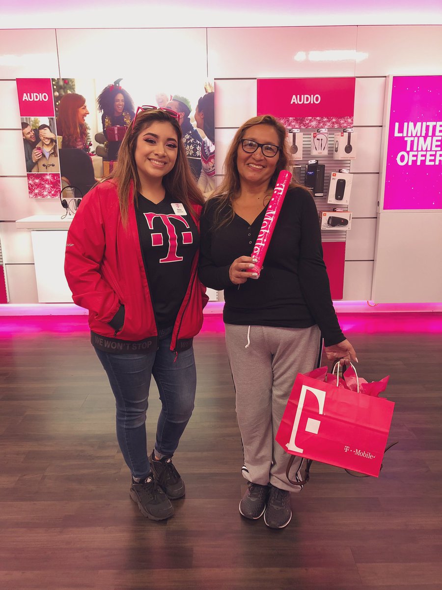 Daisy Maldonado (@daisyedub) on Twitter photo She got 2 Apple watches, 1 for herself & 1 for her son π€§
Treating herself and giving at the same time!
Only possible with t-mobileβs amazing and affordable promotions!!! ππ @LouieLara18 <a href="/EDUB_OSCAR/">O</a> @EDUB_Kish <a href="/JohnLegere/">John Legere</a> <a href="/MGonzal186/">Mario Gonzalez</a> #TMobile #AreYouWithUS She got 2 Apple watches, 1 for herself & 1 for her son π€§
Treating herself and giving at the same time!
Only possible with t-mobileβs amazing and affordable promotions!!! ππ @LouieLara18 <a href="/EDUB_OSCAR/">O</a> @EDUB_Kish <a href="/JohnLegere/">John Legere</a> <a href="/MGonzal186/">Mario Gonzalez</a> #TMobile #AreYouWithUS