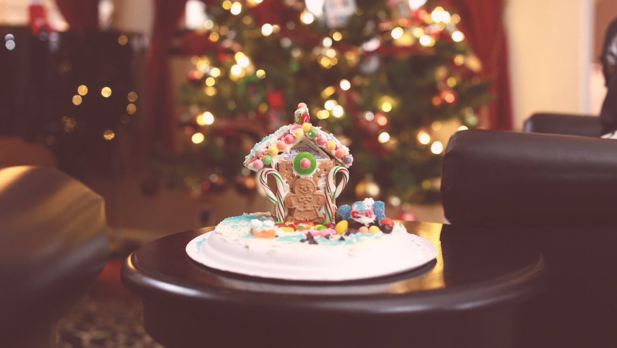 Ava's fancy Gingerbread house that she made at school!  
#dublinca #eastbayca #eastbaymom #trivalleylife #bay_area_kids #childhoodfunmemories #childfuntimes #childhoodfun #dublincalife #eastbaycalifornia #bayareamoms #gingerbreadhouseday #gingerbreadelf