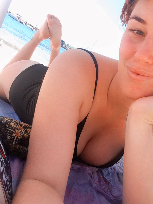 My idea of a good Christmas Day. Happy Holidays perverts! https://t.co/nCBpG1e72Y