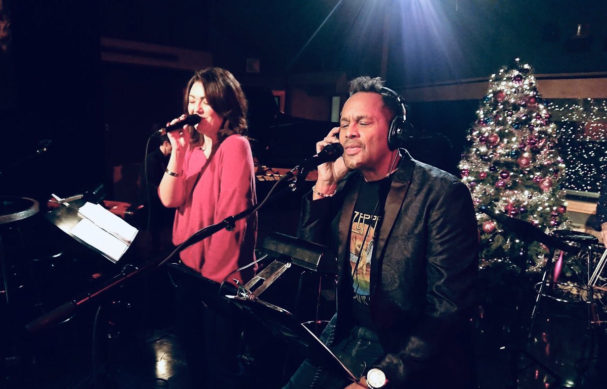 Bientôt <a href="/icimusique/">ICI Musique</a> #jazzsouslesapin 
**Jazz sous le sapin**

24 décembre, de 20 h à 22 h Et 25 décembre, de 18 h

Avec Charles Biddle Jr, Dominique Fils-Aimé et
Deanne Matley, accompagnés par un quatuor jazz sous la direction du pianiste John Roney. #Montréal #MTL #Noël