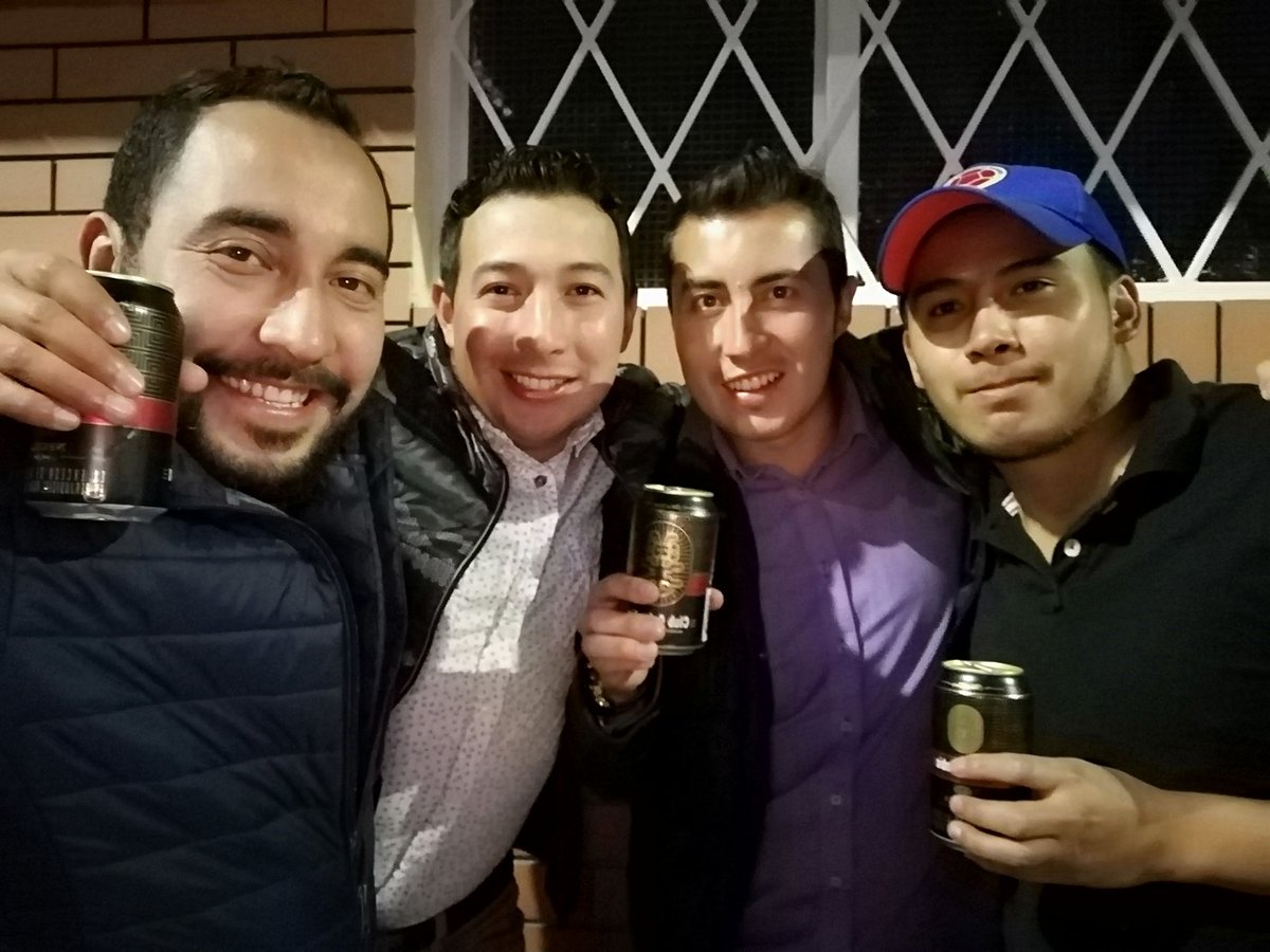 juancgor's tweet photo. #prom2004 lo mejor https://t.co/fGRNKOf3B7