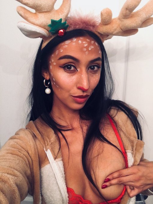 Who&rsquo;s ready for a Creamy Christmas 🎄 #chaturbate #kissingfaces I&rsquo;ll be online by 9 pm EST 😘💕 https://t<a href="/tag/chaturbate"class="tags">#chaturbate</a><a href="/tag/kissingfaces"class="tags"><span>#kissingfaces</span></a>