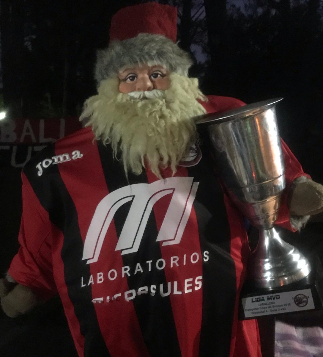 Feliz Navidad a toda la familia cetácea, que siempre nos encuentre juntos, a todos los que hacen y participan de <a href="/LIGA_MVD/">LIGA MVD</a> la mejor noche buena! Y por un gran 2019 para todos! Salú 🍻