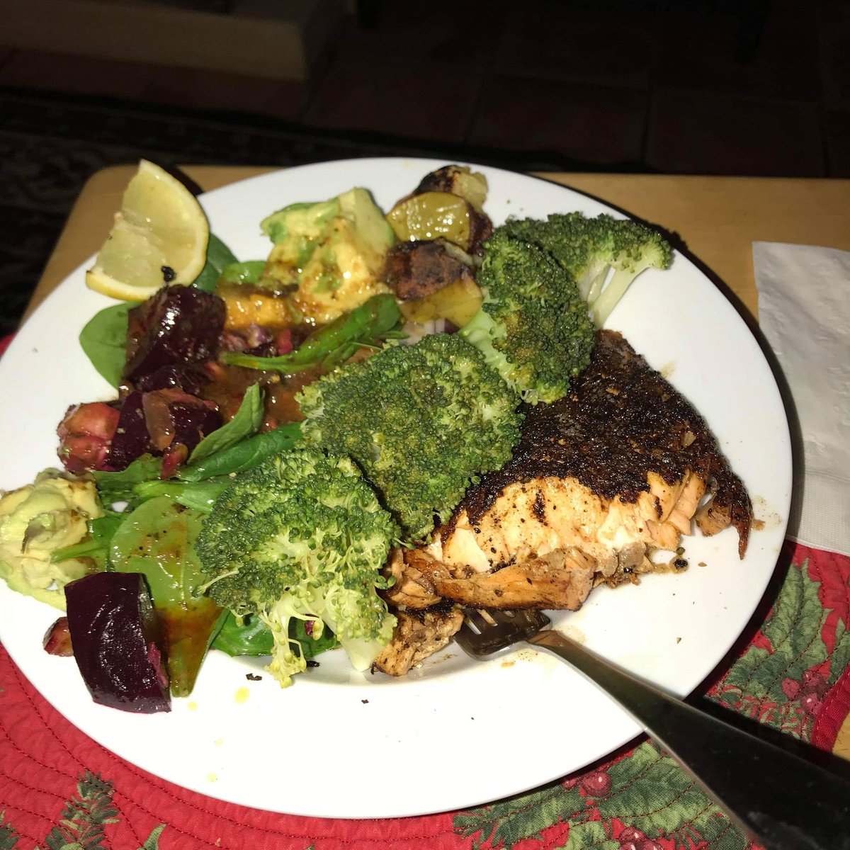 KafeKeto's tweet photo. @CollWismer #bringitondown to #keto #ketoville #butter #broiled #salmon #steamed #broccoli #fresh #lemon #maldonseasalt #potassiumchloride #gayles #beetsalad and #orangebasalmicvinagarette #saladdressing #greenapples #korintje #cinnamon #gold #heirloom #tomato #avocado  #spinich #springmix https://t.co/NK2xilS1rt