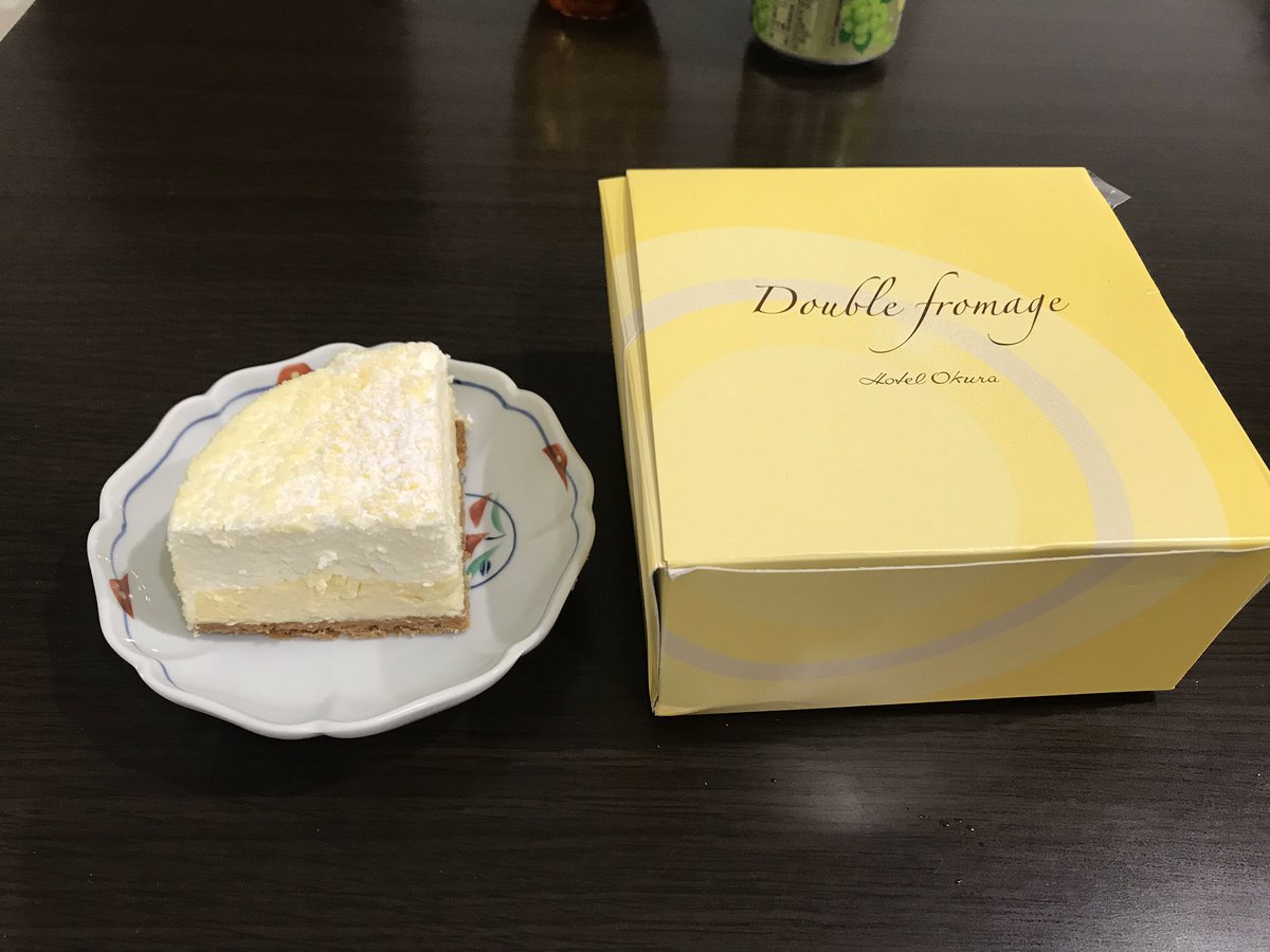 セリーナ בטוויטר 今年のクリスマスケーキはお歳暮にいただいたホテルオークラのチーズケーキ 冷凍だけど美味しかった