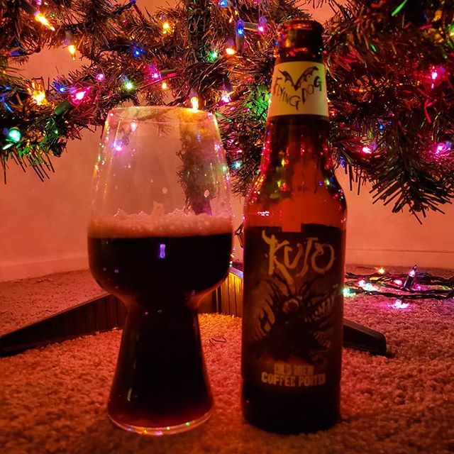 Merry Christmas from #womendrinkingbeer @flyingdogbrewery #christmas #coffee #porter #craftbeer #comehaveabeerwithus #twinklelights bit.ly/2Lz3W8l