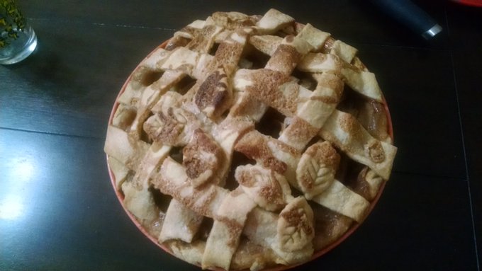 I have been baking again today. Just tried my hand at an apple pie. https://t.co/OXYeKrT93V
