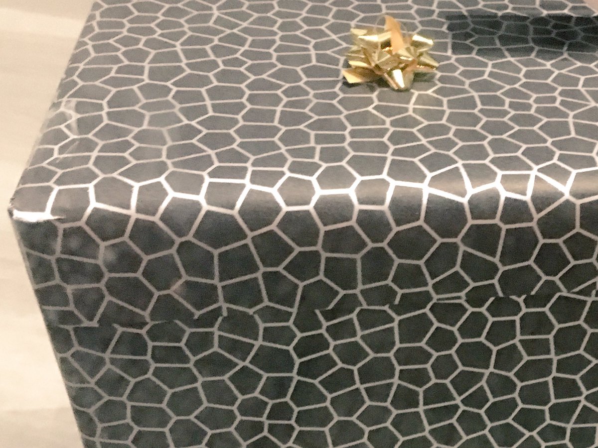 qsaurio's tweet photo. ¡¡¡ REGALE VORONOI !!!     Felices fiestas a todos #MerryChristMath
#MerryChristMaths
#MerryXMaths https://t.co/baU0Nk7VDj