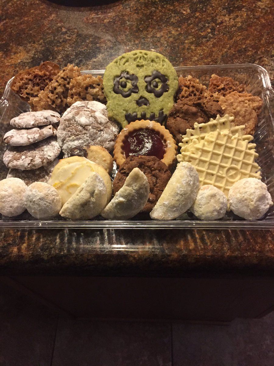 TeamPotRoast's tweet photo. Xmas Eve Cookies for dessert! #CUL261 https://t.co/7ZOnNb6AXP