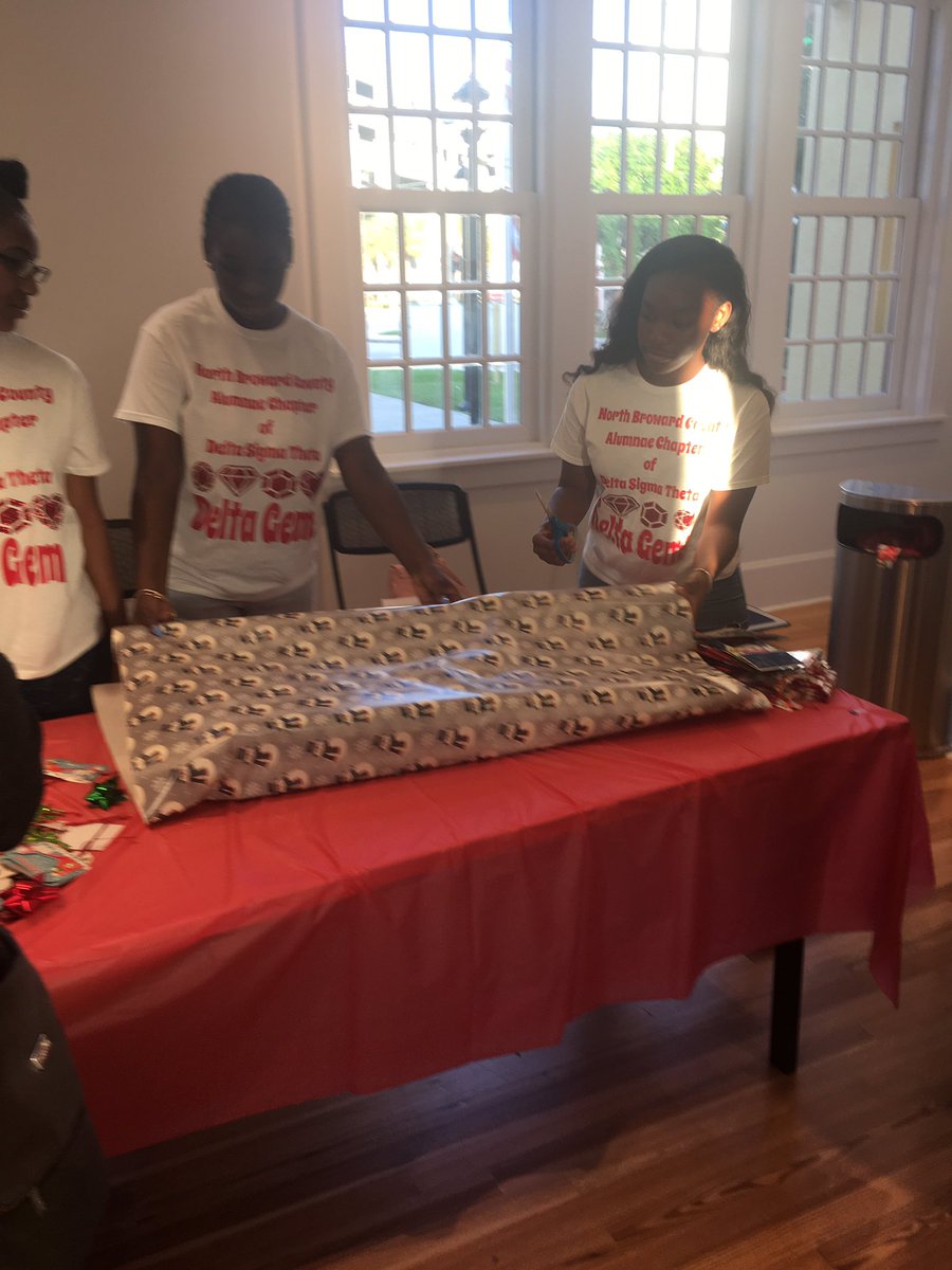 NBCAC_Deltas's tweet photo. Delta GEMs 💎 Delta Academy 👩🏽‍🔬Delta Dolls 👧🏾 in partnership with Guardian ad Litem had the opportunity to Christmas shop for their families and brunch with Santa 🎅🏾 .
.
.
#communityservice #HolidaySZN #mentorship #youth #NBCACDST #DST1913 https://t.co/hzAzeNZAJf