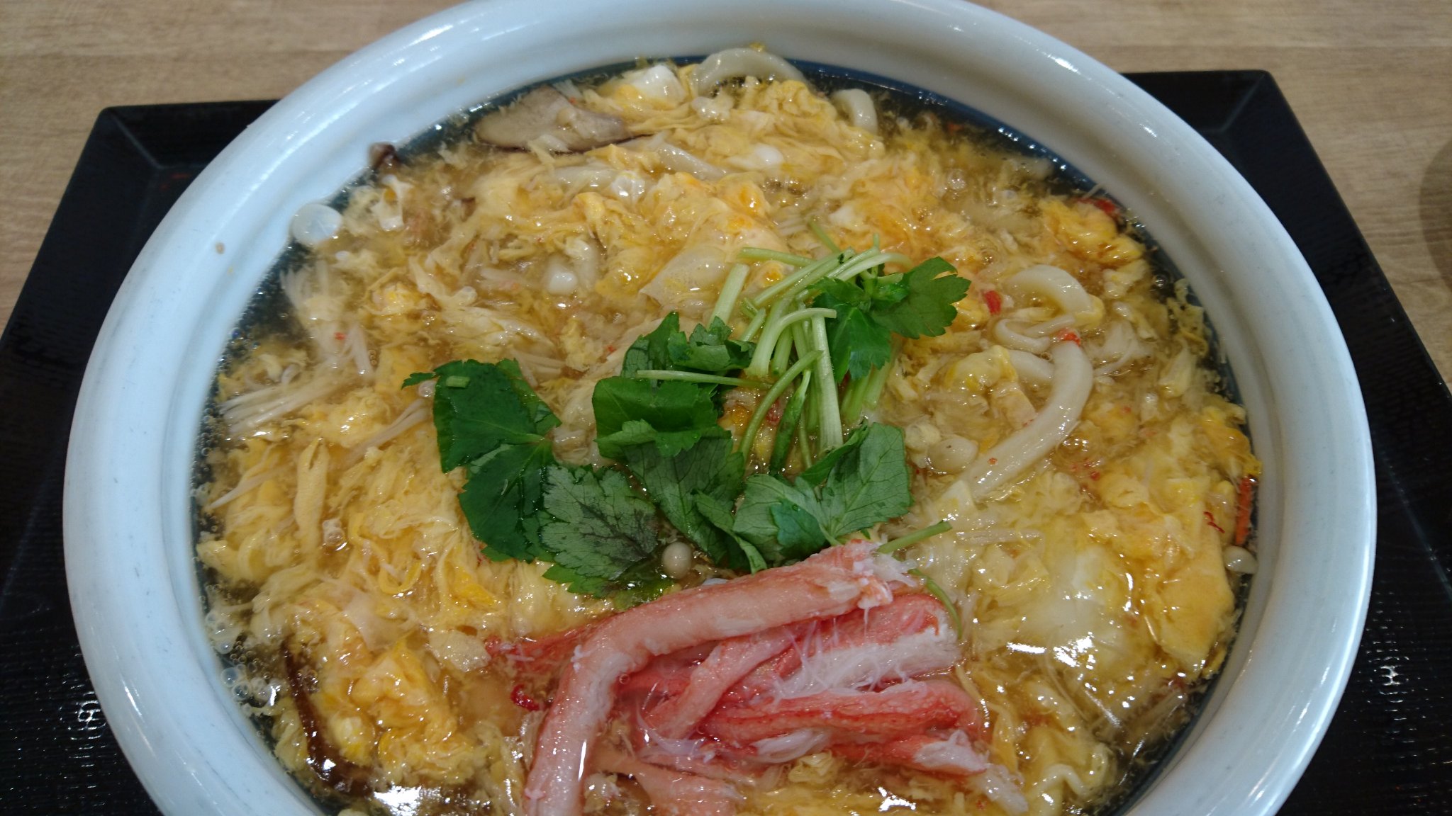 麺のすゝめ 高カロリー推奨派 On Twitter 昼ごはん 日の出イオンの丸亀製麺にて 限定の 満福かに玉あんかけ をズズッと 蟹の風味がブワッと してこない 食べてる途中で気づいたんだけど 最後にかける蟹味噌ソースがかかっていない これじゃ蟹が