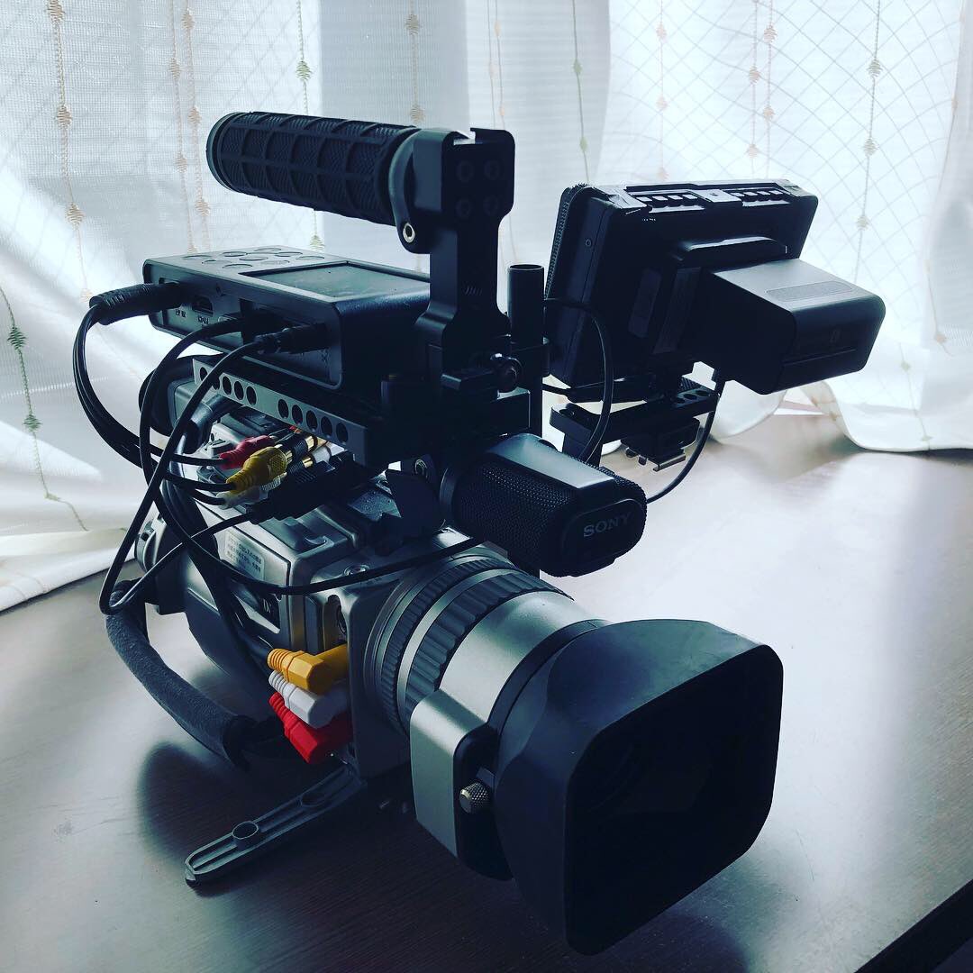 えーと、ここ数日遊びまくってたVX2000をテープレスで記録する遊びも