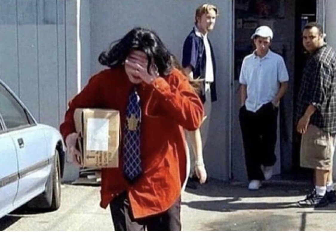 wooahsam's tweet photo. Me leaving the house after watching bird box #birdboxmovie https://t.co/9MeItTFWUm